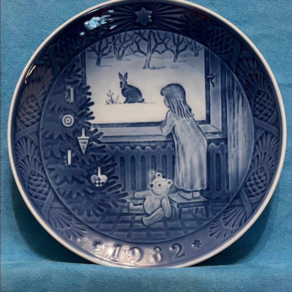Royal Copenhagen Plate 1982